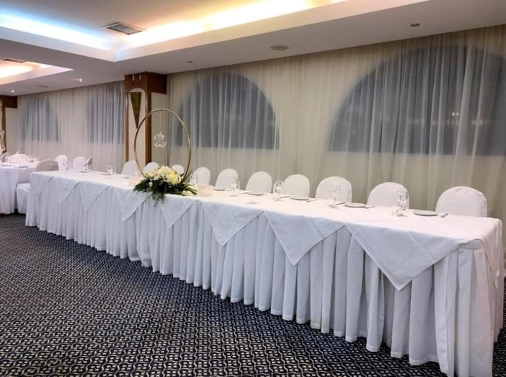 

Bari - Limassol - Navarria Blue Hotel