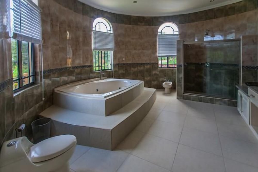 

Roma - Rose Hall - Milbrooks Villa and Retreat