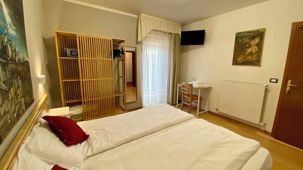 

Napoli - Pinzolo - Casteluce Hotel Funivie