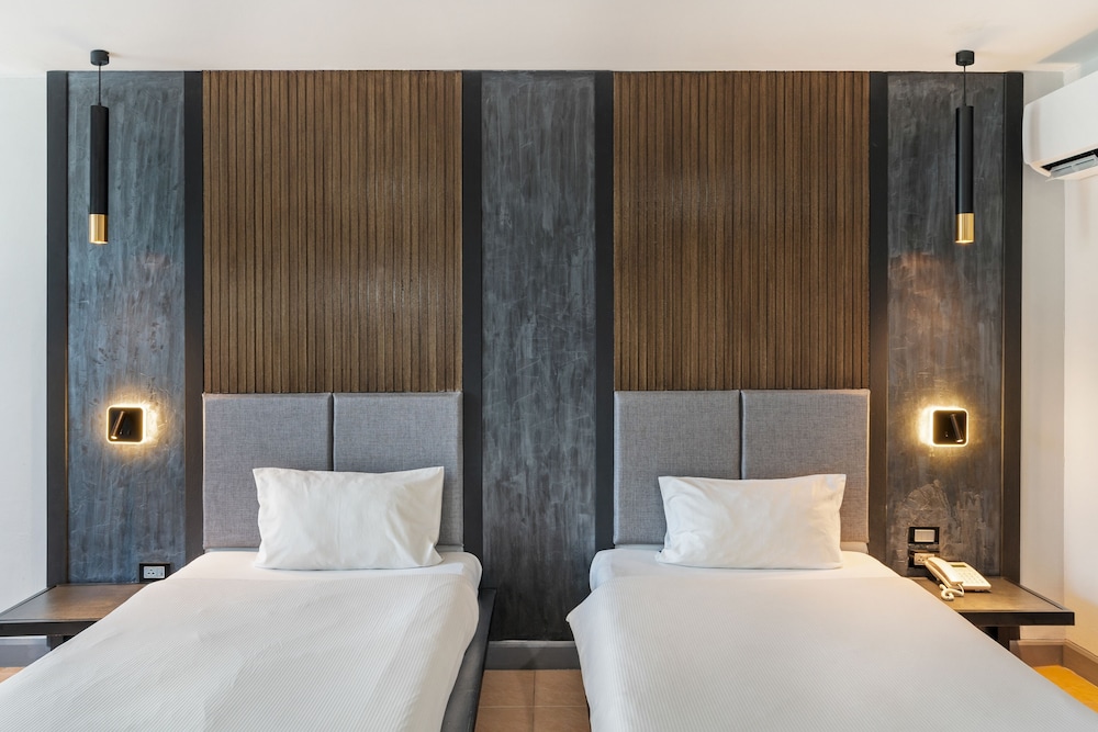 

Roma - Nai Harn Beach - Tuana Hotels The Phulin Resort