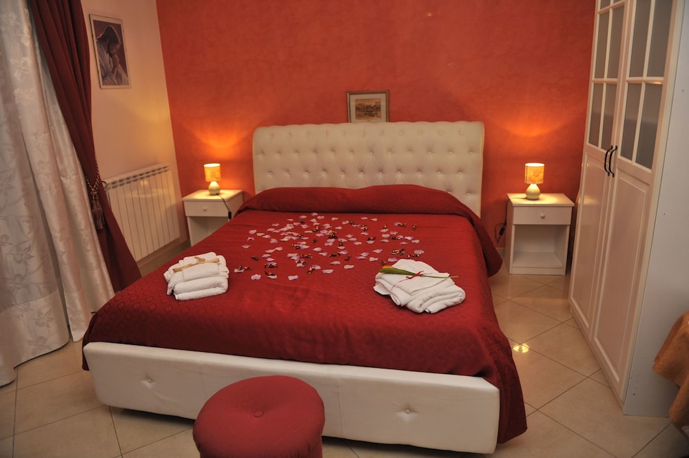 

Roma - Fondachello, Catania - Villa San Leonardo