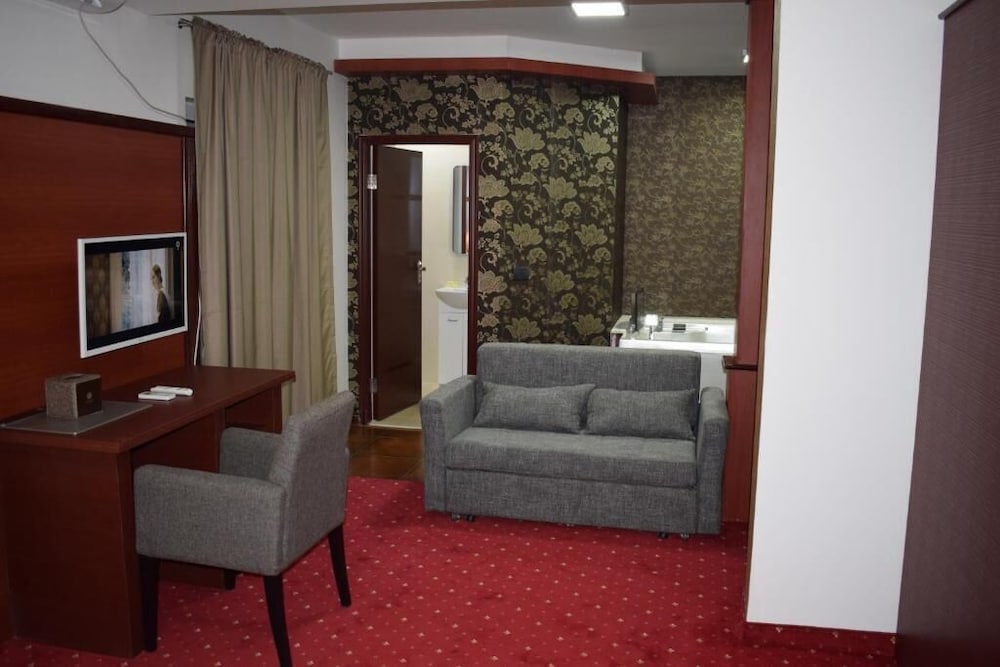 

Milano - Ulcinj - Petriti & spa