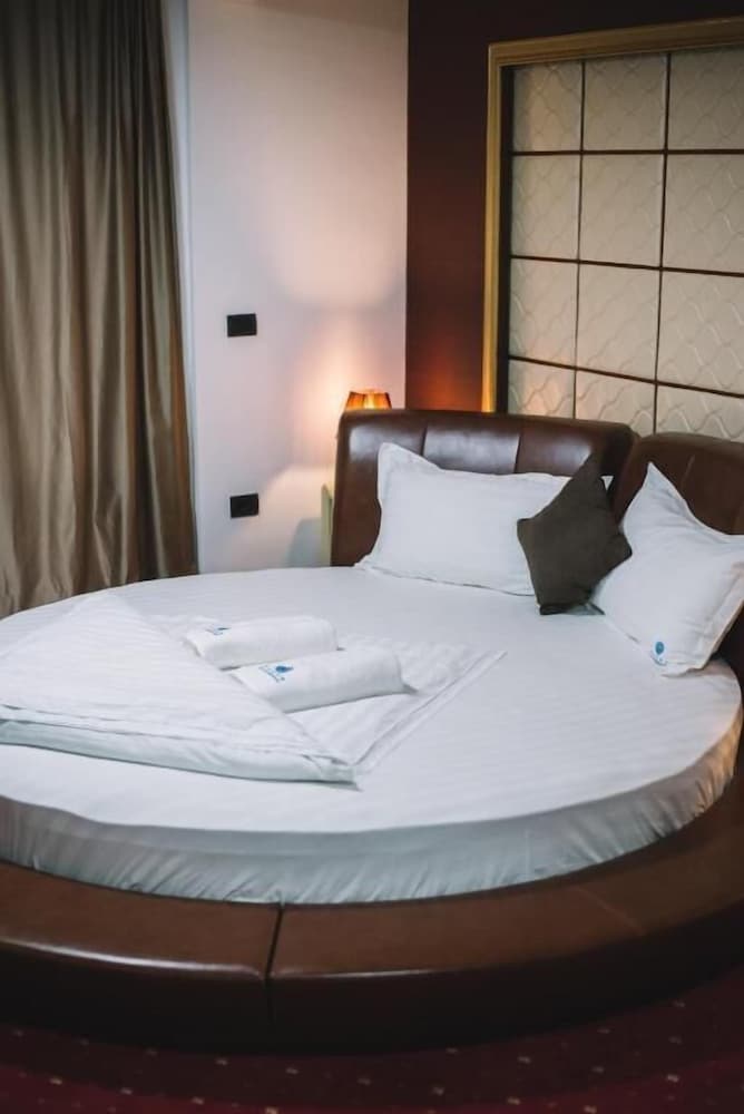 

Venezia - Ulcinj - Petriti & spa