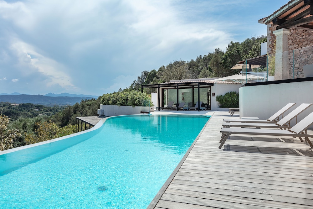 

Napoli - Porto Cervo - Hotel delle Rose a Luxury Boutique Hotel