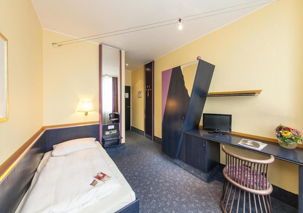 

Napoli - Dusseldorf - Hotel Mirage Neuss