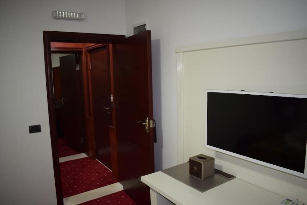 

Bari - Ulcinj - Petriti & spa