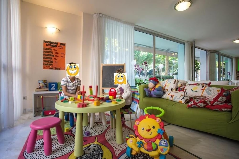 

Catania - Riviera Romagnola, Mare Italia - HOTEL KONRAD