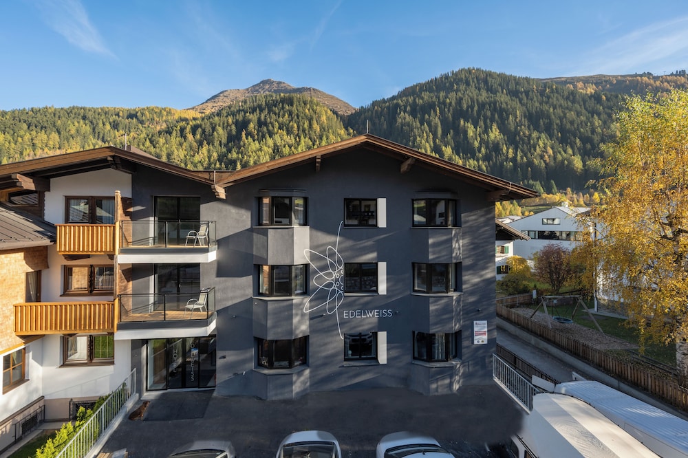 

Bari - St Anton - Boutique Hotel Edelweiss