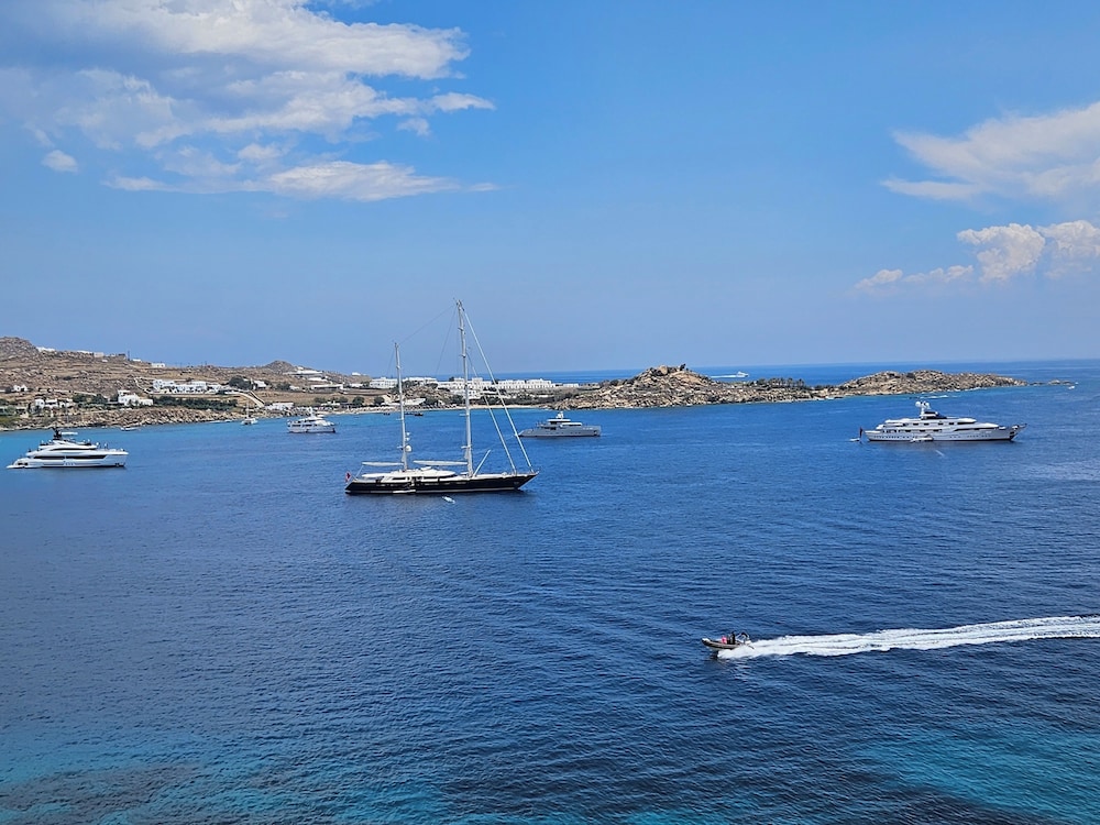 

Catania - Super Paradise Beach - Mykonos Azure