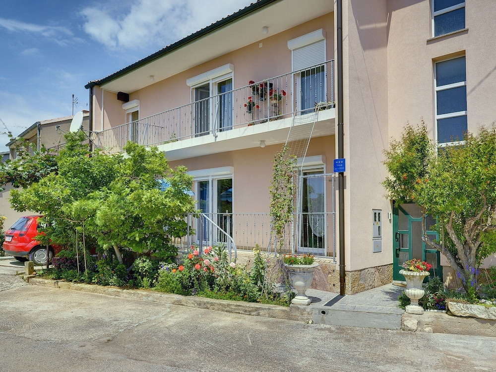 

Torino - Medolino - Quaint Apartment with Garden in Medulin