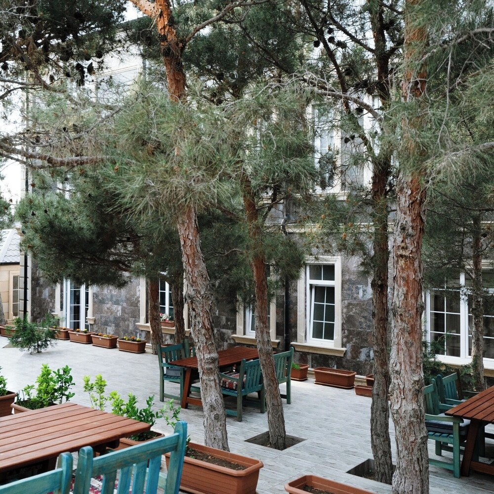 

Milano - Baku - ALTAY HOTEL