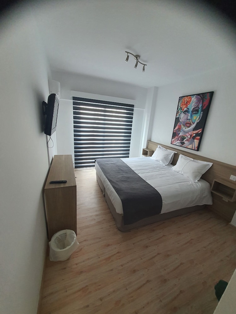 

Bologna - Cipro - Larnaca Bay Suites