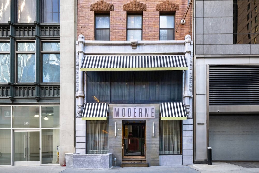 

Bologna - Weehawken - Moderne Hotel