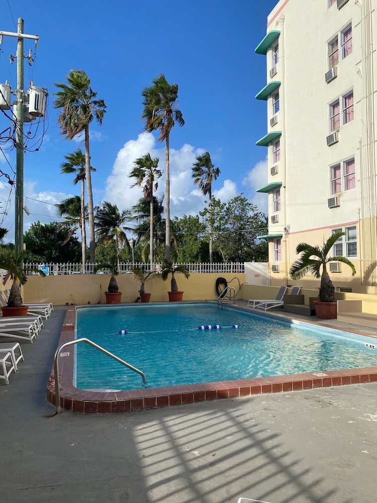 

Venezia - Surfside - Broadmore Miami Beach