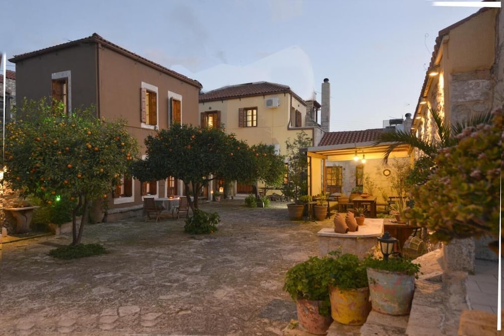 

Milano - Creta, Isole greche - Troullos Traditional Homes