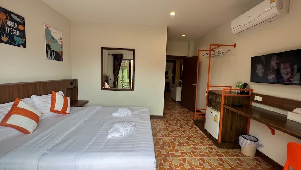 

Roma - Ban Bang Khu - My Friend's House Karon