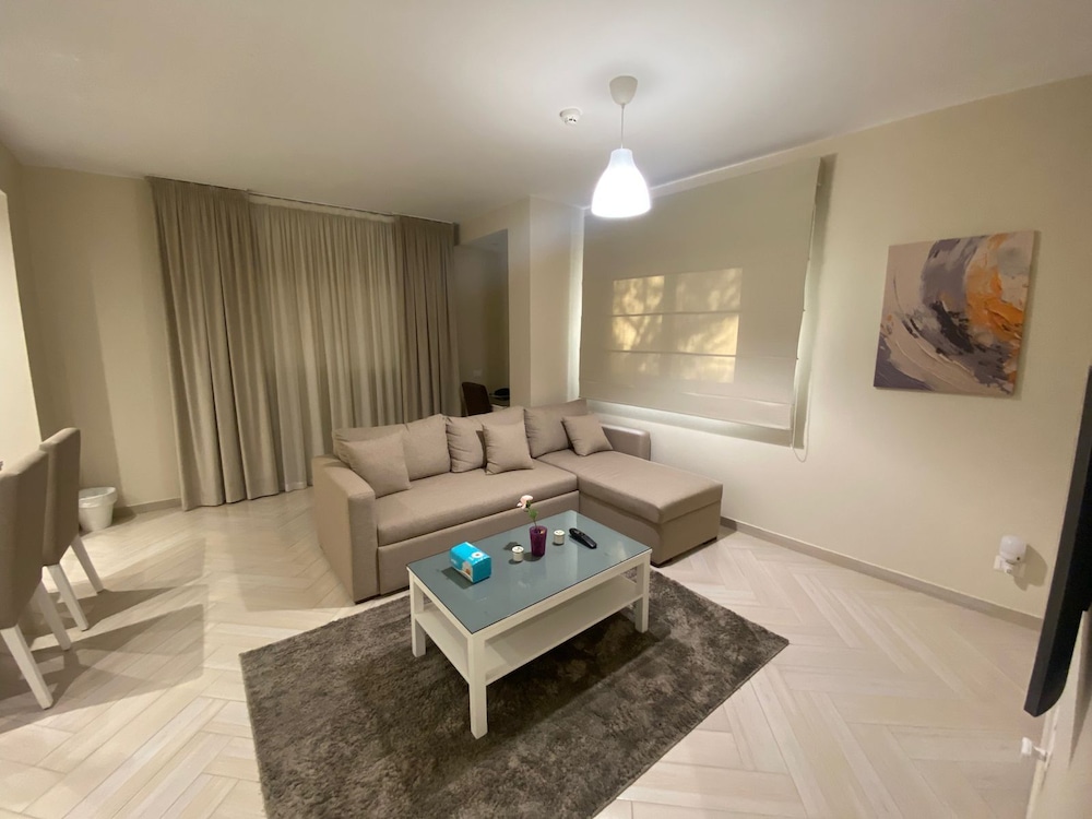 

Milano - Giza - Dyafa Suites Giza