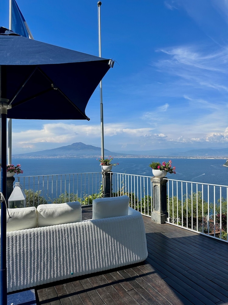 

Milano - Vico Equense - Hotel Torre Barbara