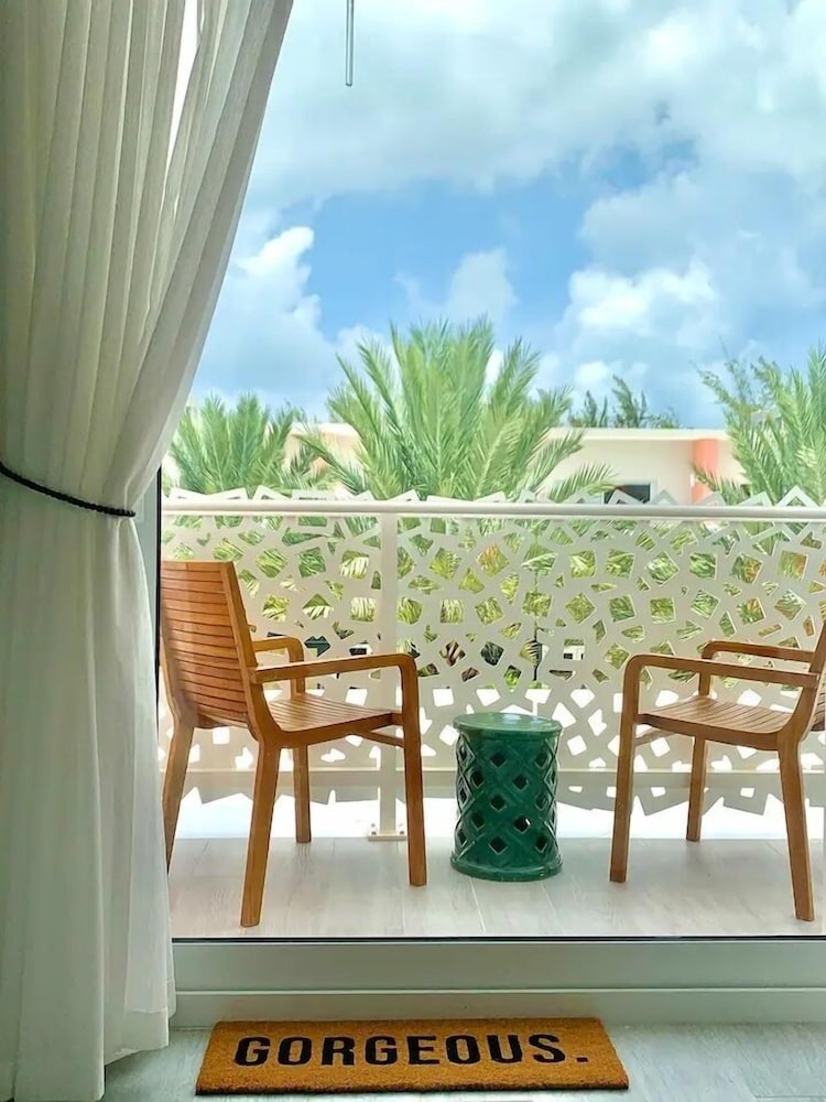 

Milano - George Town - The Grove