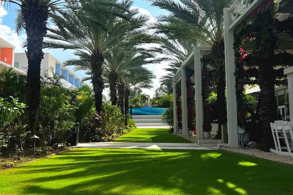 

Milano - Seven Mile Beach - The Grove