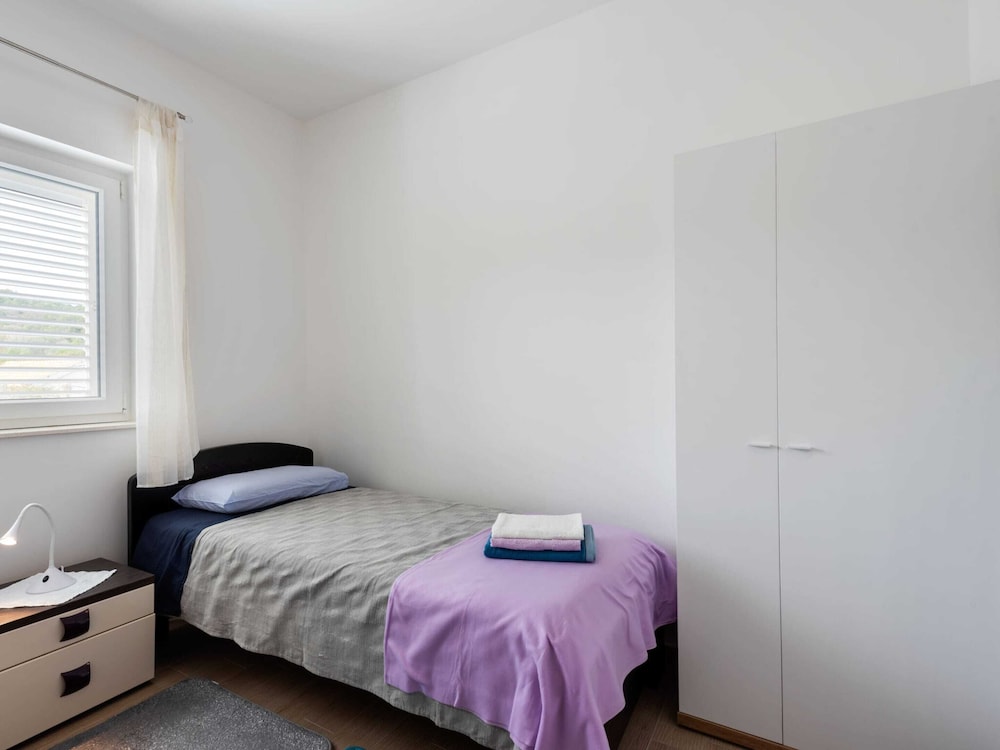 

Napoli - Pašman - Simplistic Apartment in Neviđane near Sea Beach