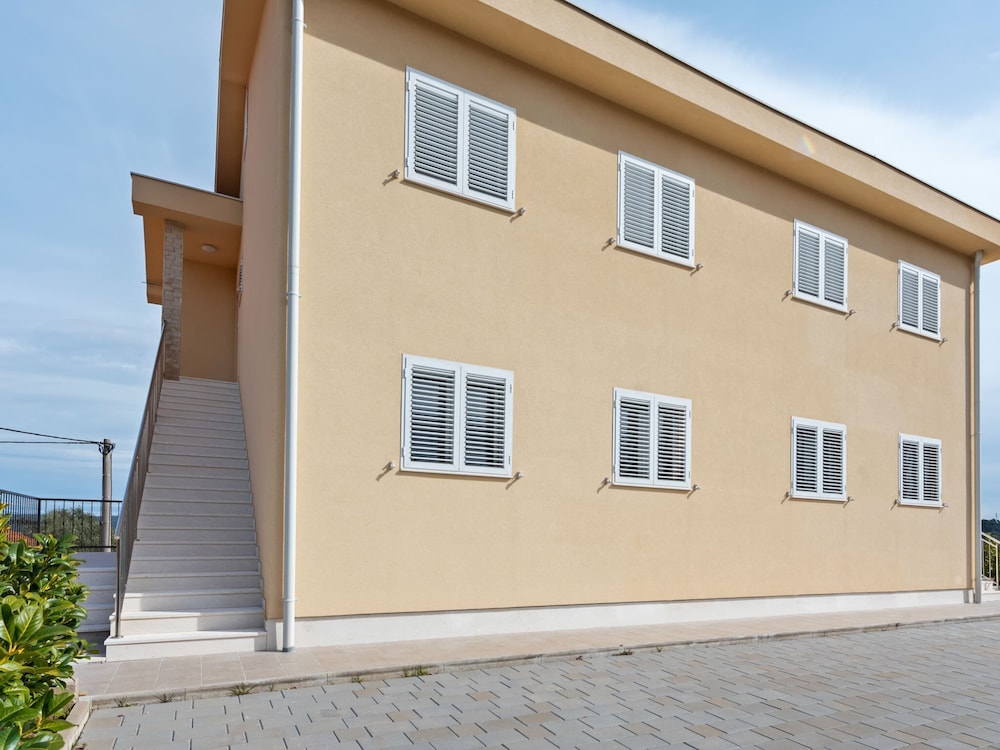 

Firenze - Pašman - Simplistic Apartment in Neviđane near Sea Beach
