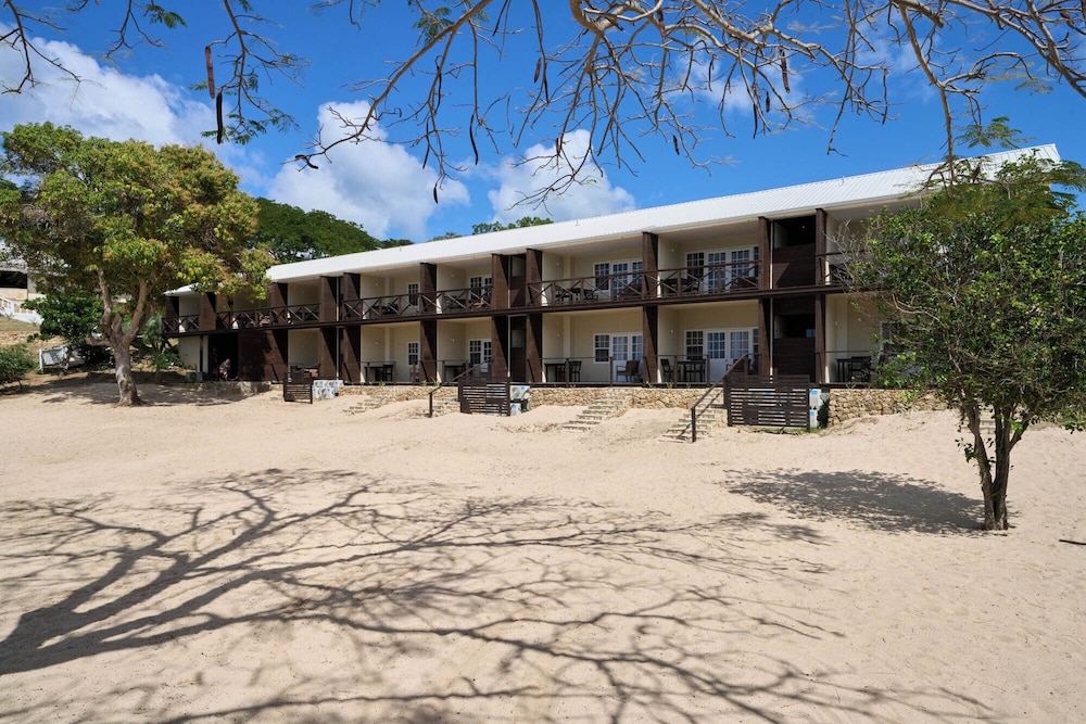

Bologna - Jolly Harbour - Hawksbill Resort Antigua