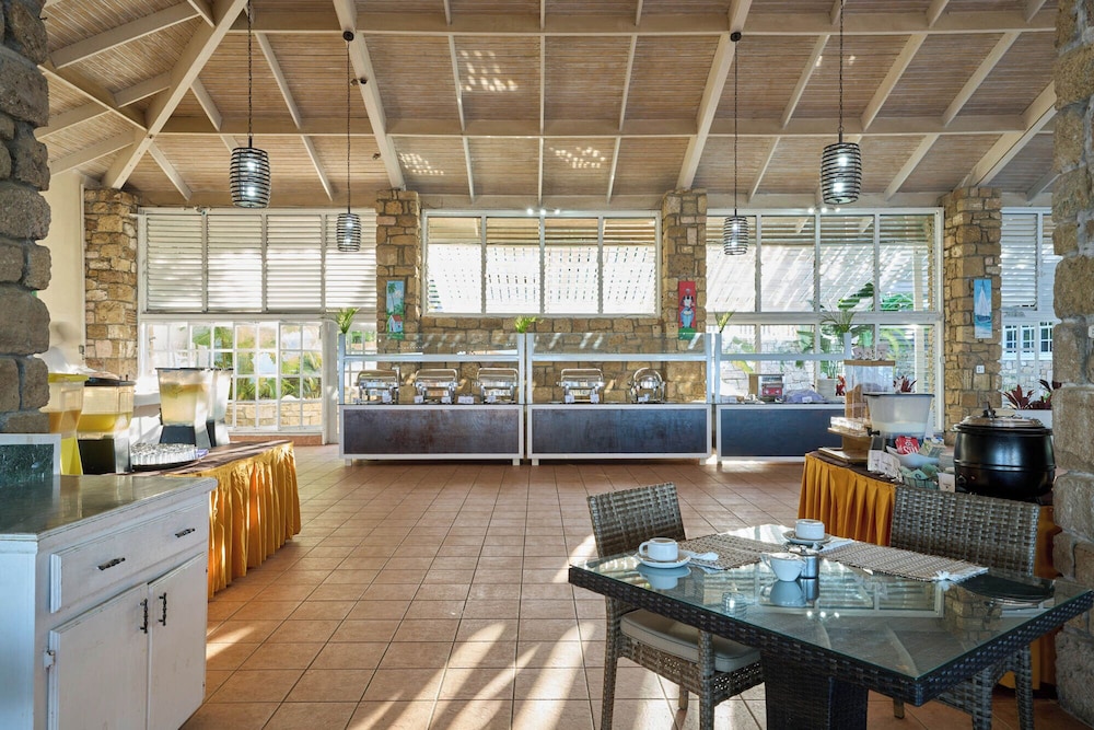 

Napoli - Jolly Harbour - Hawksbill Resort Antigua