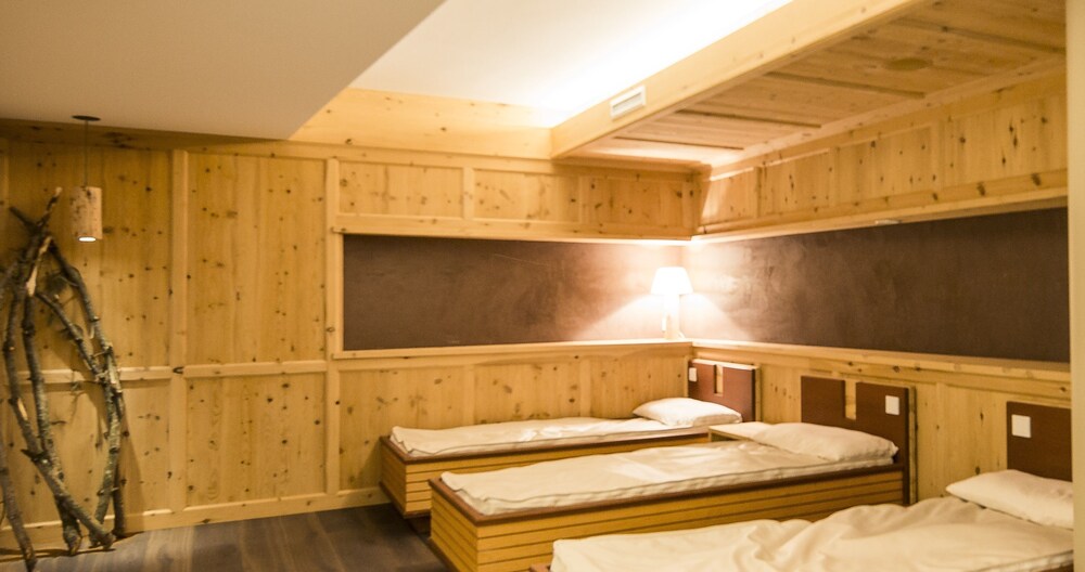 

Lamezia Terme - Brunico - Hotel Petrus