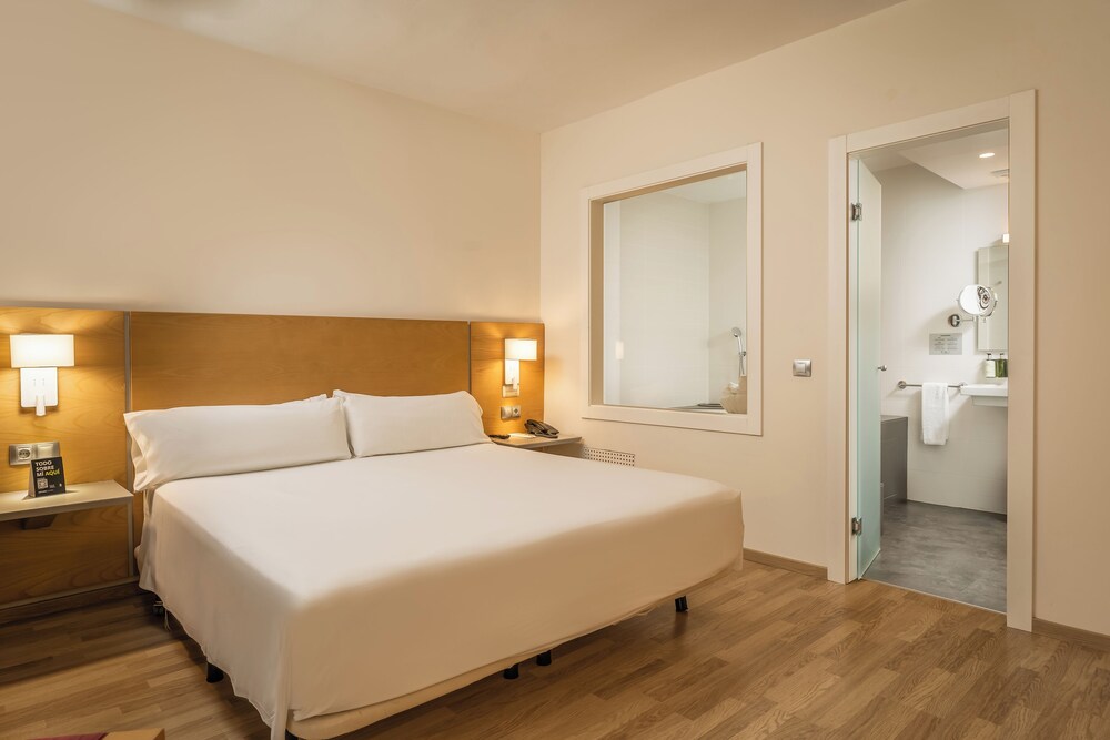 

Napoli - Mahon - ARTIEM Capri Hotel