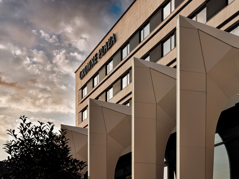 

Roma - Pancharevo - Crowne Plaza Sofia