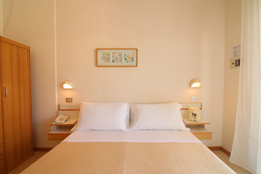 

Milano - Riviera Romagnola, Mare Italia - Hotel Soave