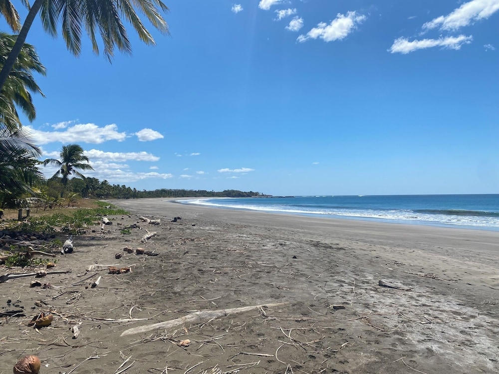 

Milano - Playa Negra - Manta Ray Lodge