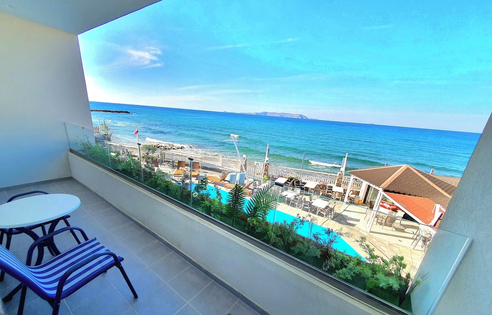 

Cagliari - Heraklion - Sunset Beach Hotel