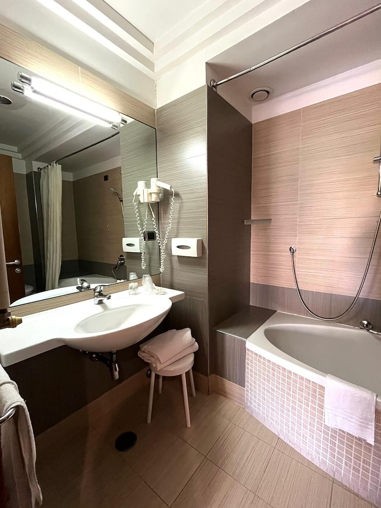 

Milano - Pozzuoli - Suites & Residence Hotel Napoli