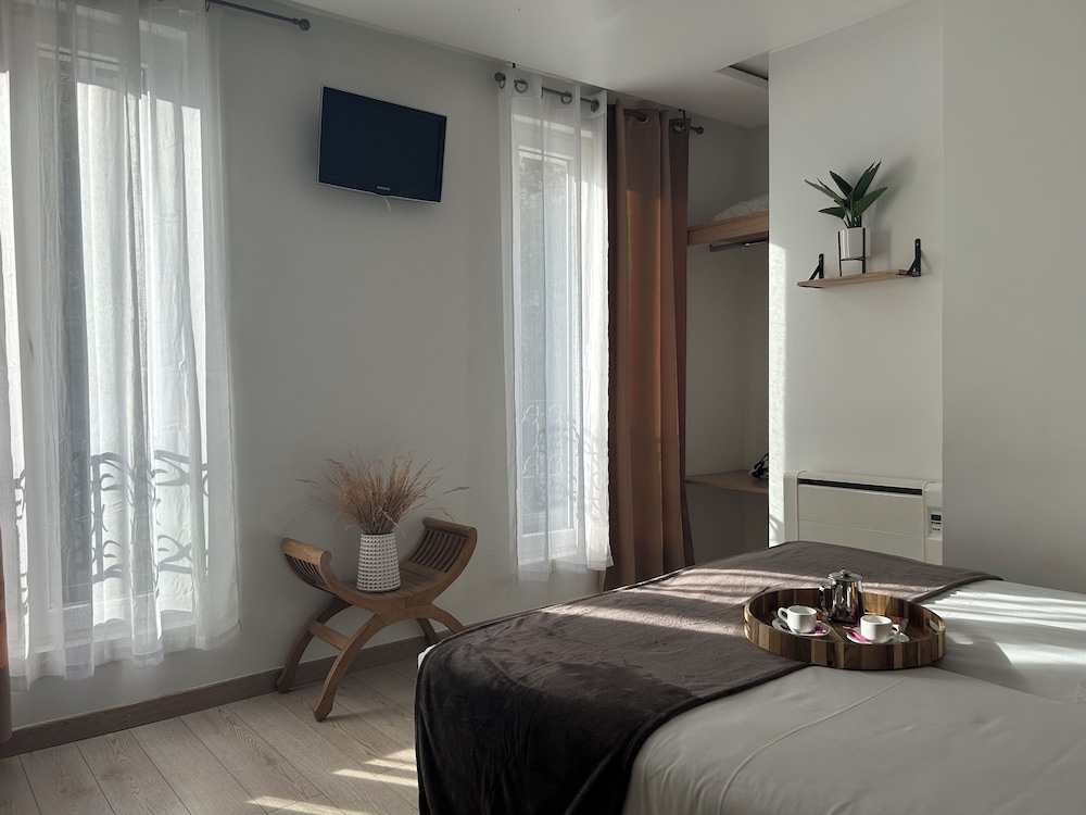 

Palermo - Saint-Denis (Ile-de-France) - Hôtel Le National Clichy Paris