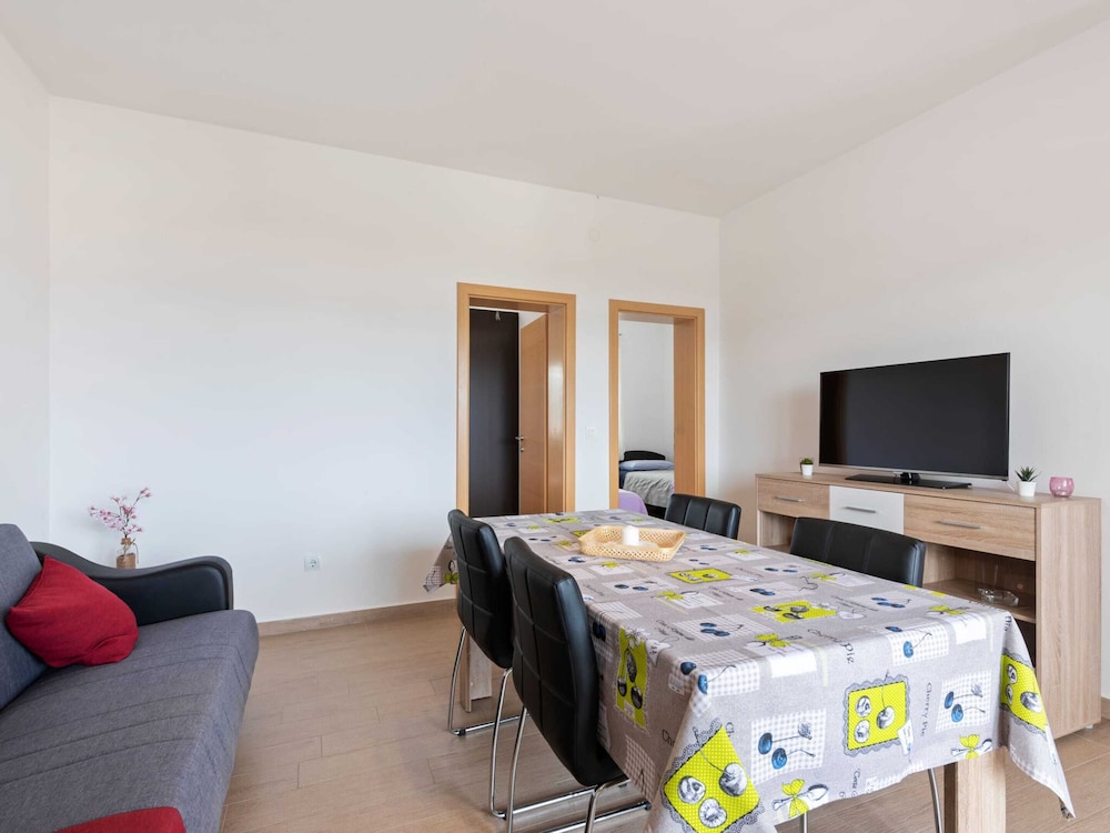 

Milano - Pašman - Simplistic Apartment in Neviđane near Sea Beach