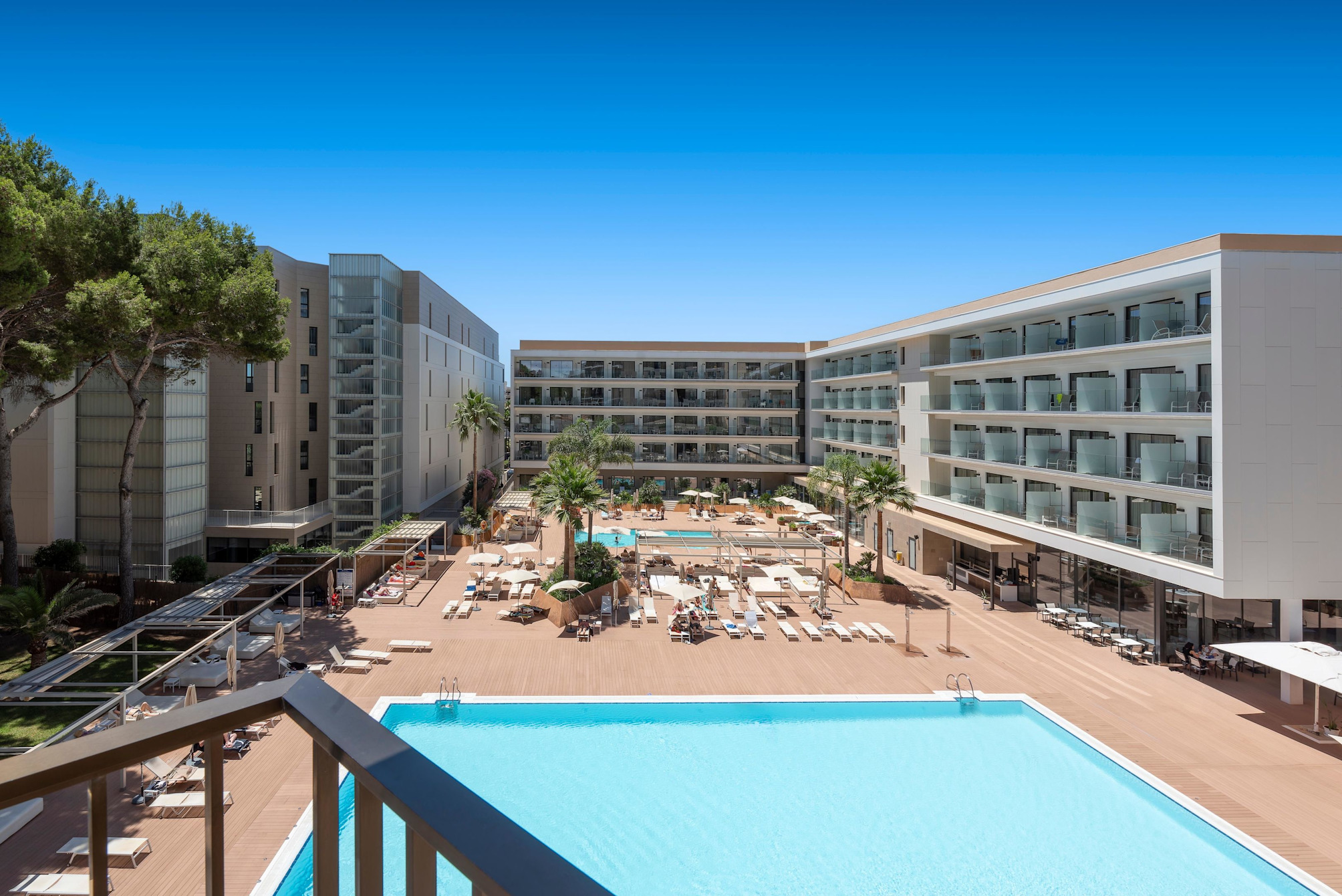 Camera doppia, vista sulla piscina