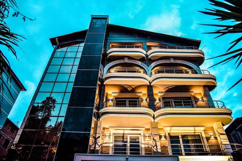 

Napoli - Tirana - VH Broad Way Tirana Center Hotel