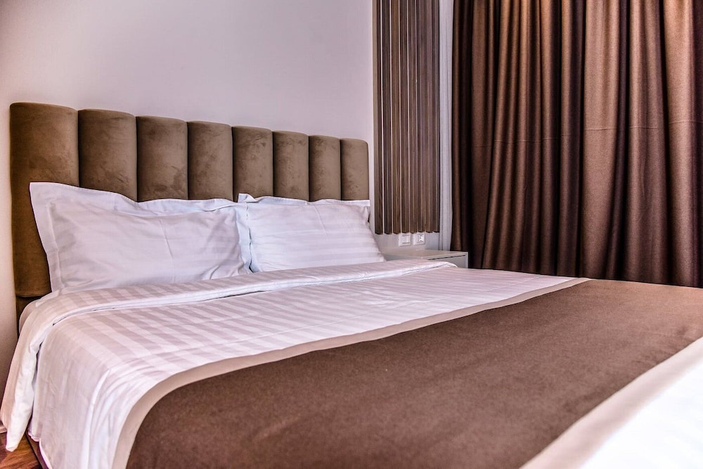 

Bari - Tirana - VH Broad Way Tirana Center Hotel