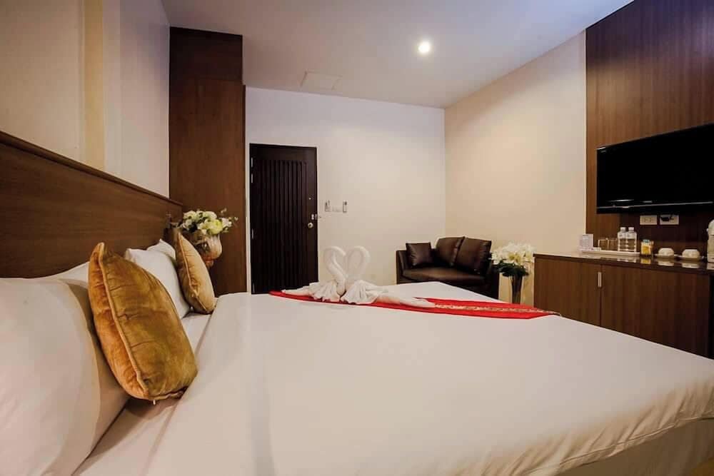 

Roma - Kamala Beach - Royal Waves Hotel