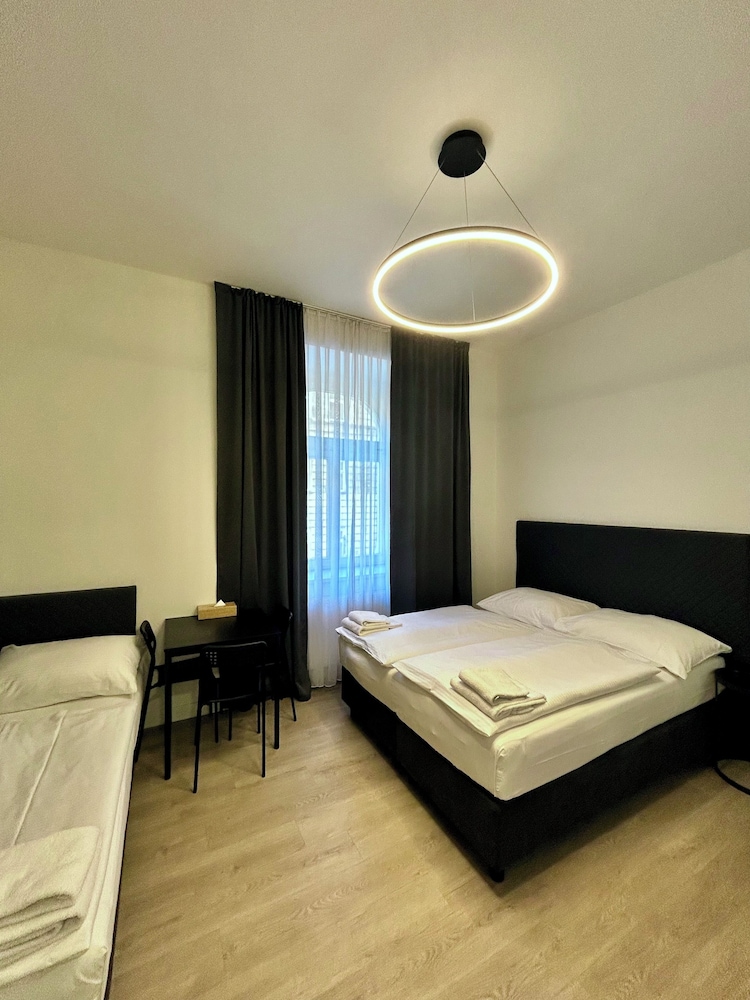 

Reggio Calabria - Praga - Figaro Suites