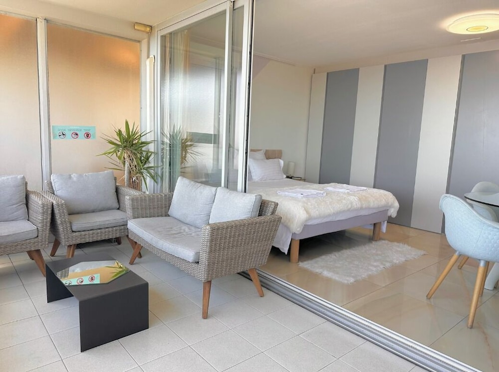

Lamezia Terme - Villefranche-sur-Mer - SARA RIVIERA Costa Plana