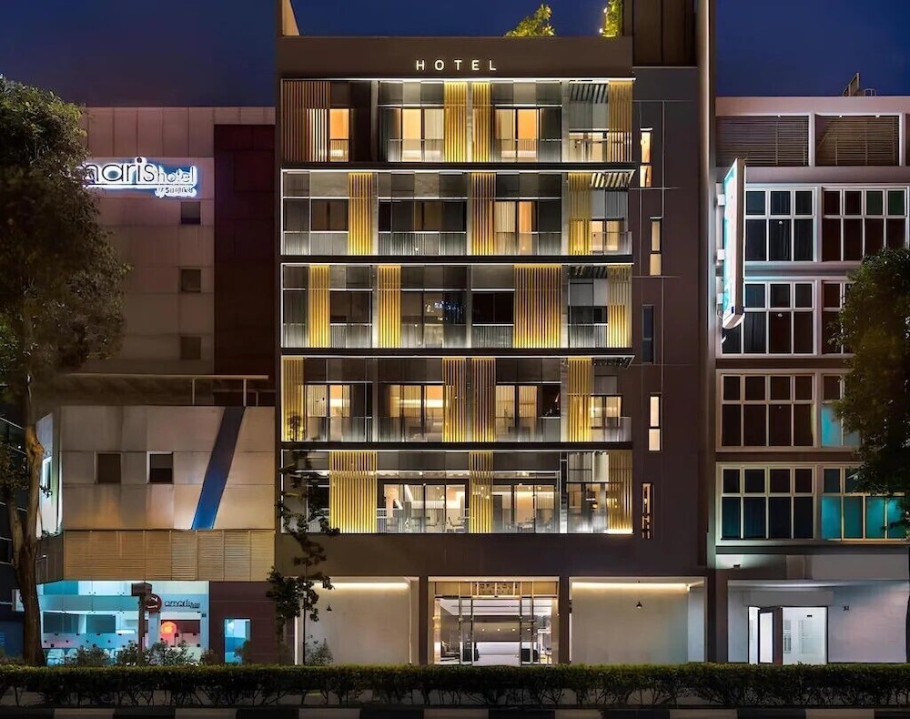 

Roma - Singapore - A Hotel Bugis, 11Hrs, Stay From 8PM To 9AM