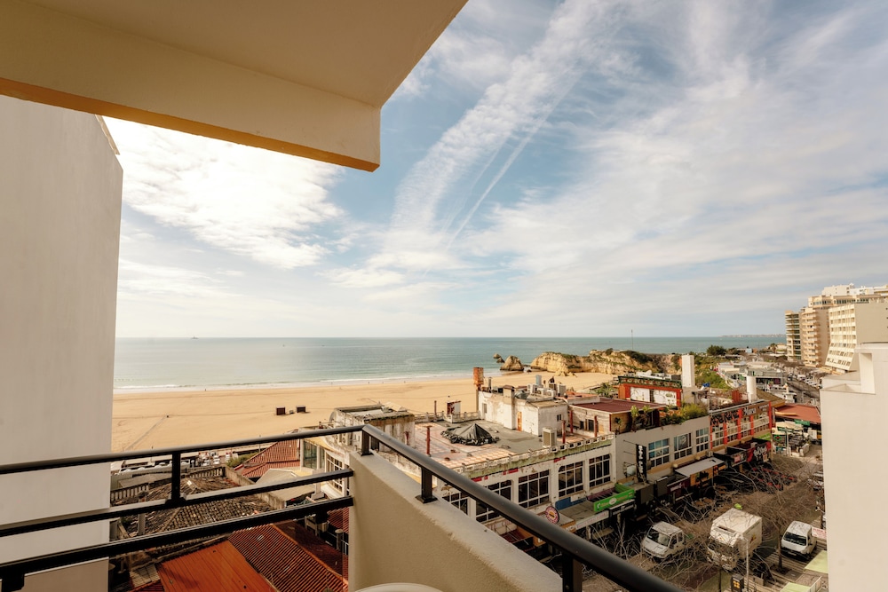 

Bologna - Carvoeiro - Hotel Avenida Praia