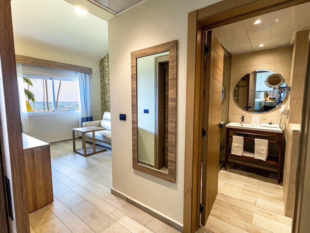 

Bari - Uvero Alto - Grand Sirenis Punta Cana Resort & Aquagames - All Inclusive