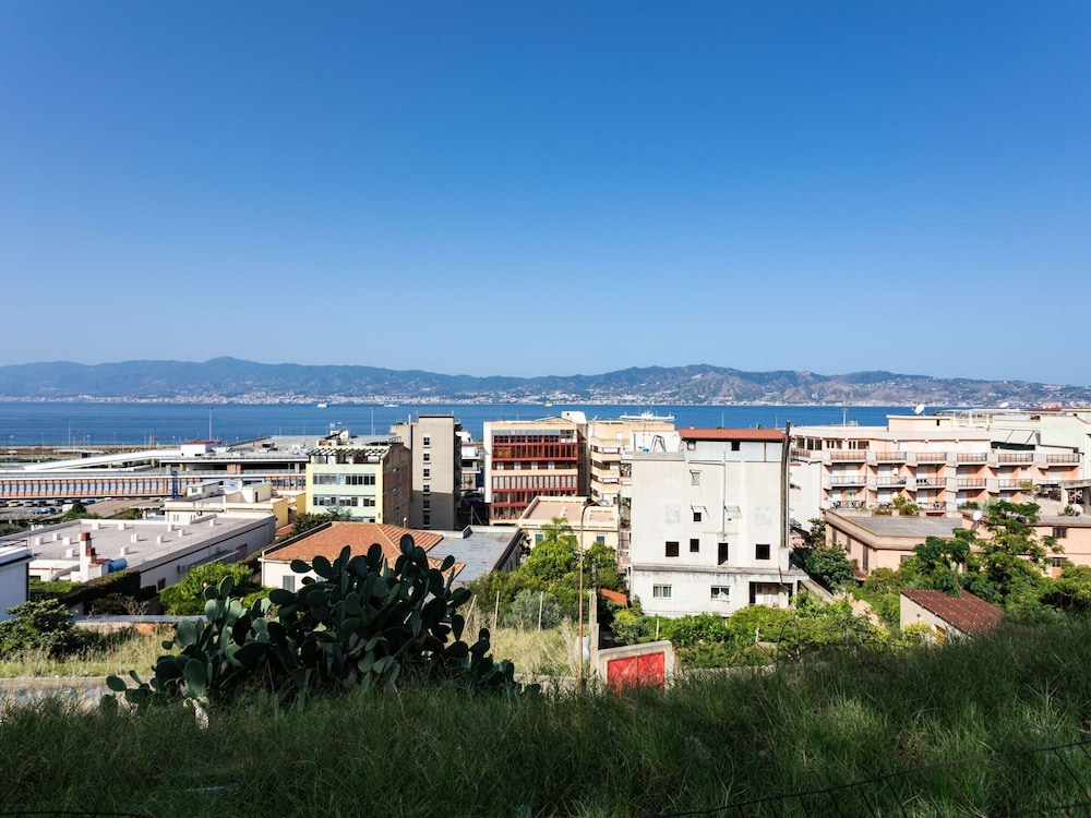 

Torino - Scilla - Belvilla by OYO La Villetta Green House