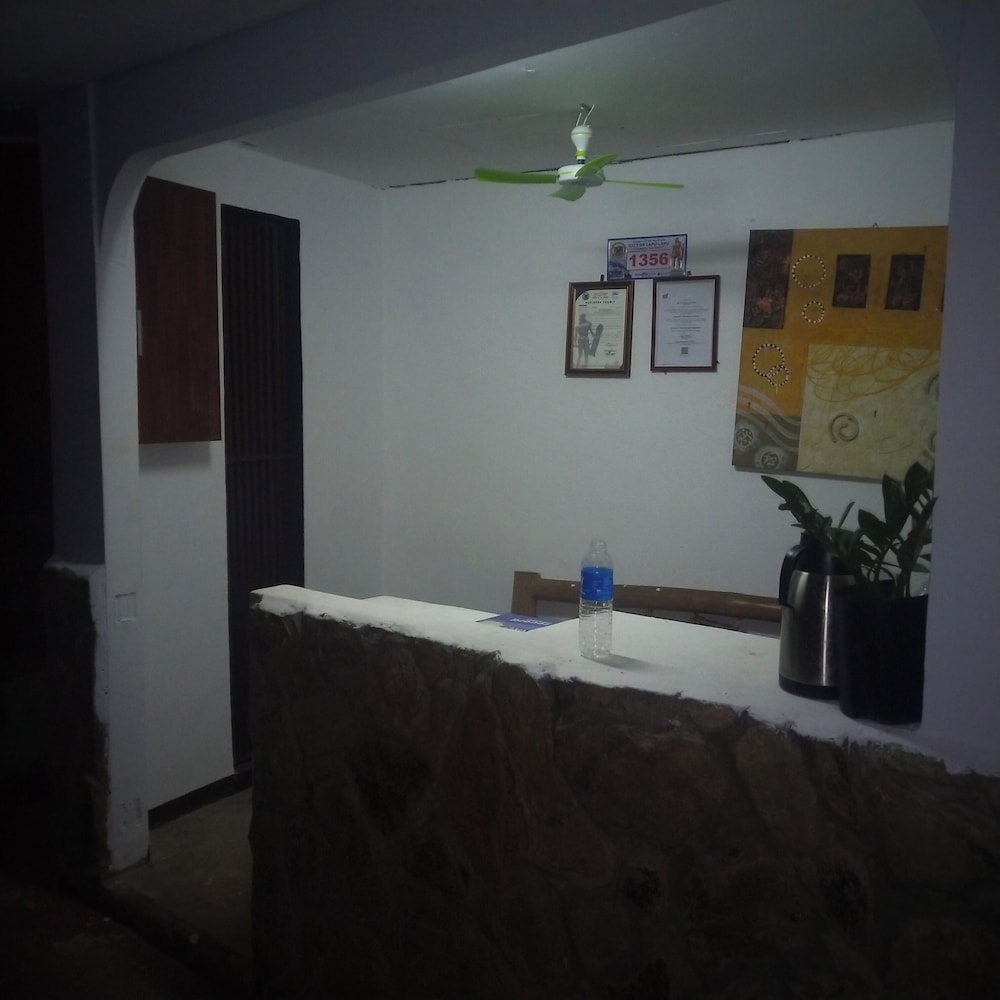 

Roma - Mactan - Max Travellers Inn