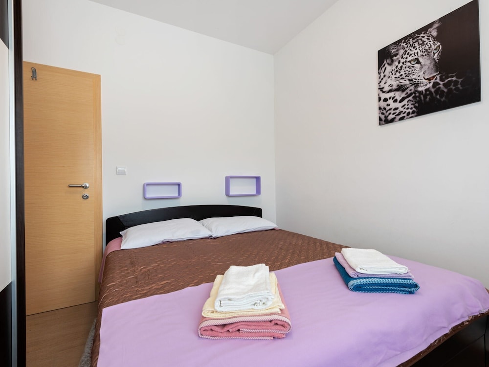 

Firenze - Pašman - Simplistic Apartment in Neviđane near Sea