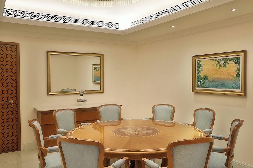 

Roma - Wādī Kabīr - Al Bustan Palace, a Ritz-Carlton Hotel